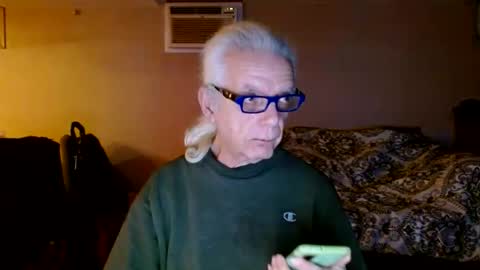 Snapshot of tom112292014 chatting on January 17, 2025, 10:44 am tom112292014 online show from January 17, 2025, 10:44 am