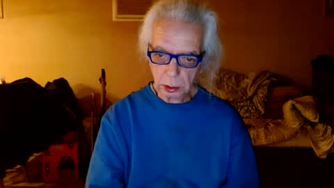 Snapshot of tom112292014 chatting on February 9, 2025, 10:43 pm tom112292014 online show from February 9, 2025, 10:43 pm