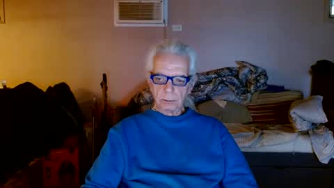 Snapshot of tom112292014 chatting on February 12, 2025, 12:33 pm tom112292014 online show from February 12, 2025, 12:33 pm