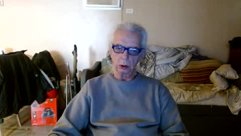 Snapshot of tom112292014 chatting on February 23, 2025, 4:02 pm tom112292014 online show from February 23, 2025, 4:02 pm