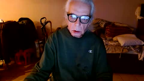 Snapshot of tom112292014 chatting on November 12, 2025, 1:55 pm tom112292014 online show from November 12, 2025, 1:55 pm