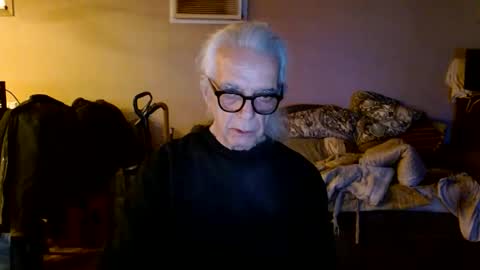 tom112292014 online show from April 8, 2026, 11:43 am