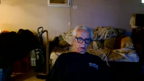 Snapshot of tom112292014 chatting on May 31, 2026, 2:35 pm tom112292014 online show from May 31, 2026, 2:35 pm