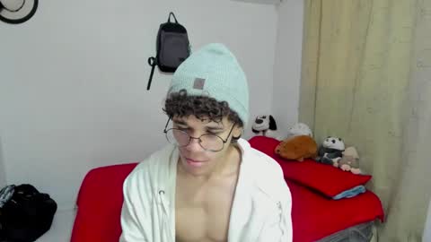 Tom Blue online show from October 1, 2025, 12:33 pm