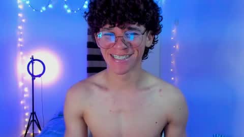 Tom Blue online show from April 17, 2026, 2:14 am