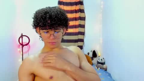 Tom Blue online show from April 19, 2026, 3:55 pm