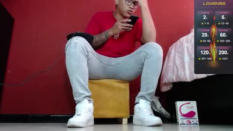 Tom online show from February 7, 2025, 7:27 pm