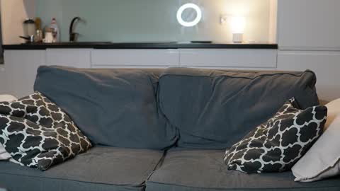 Tom online show from November 7, 2025, 6:41 pm