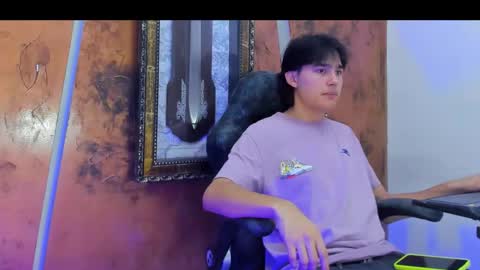 tom_hot20 online show from November 19, 2025, 12:16 pm