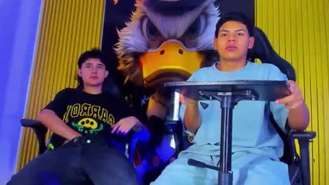 tom_hot20 online show from November 25, 2025, 12:16 pm