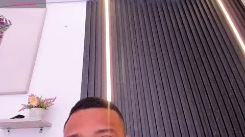 Tom muscle1 online show from September 17, 2025, 12:07 pm