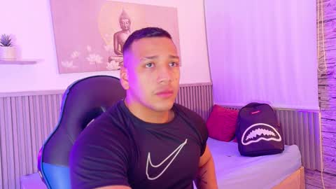 Tom muscle1 online show from October 19, 2025, 12:28 pm