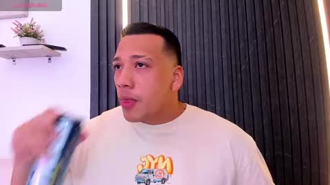 Tom muscle1 online show from November 11, 2025, 12:05 pm