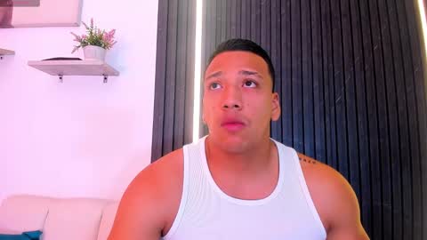 Tom muscle1 online show from November 30, 2025, 12:42 pm