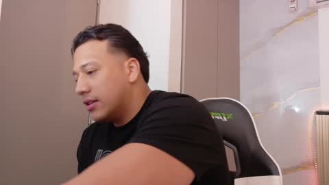 Tom muscle1 online show from March 8, 2026, 12:42 pm