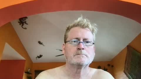 Snapshot of tomascausa chatting on June 16, 2026, 11:51 pm Hola online show from June 16, 2026, 11:51 pm
