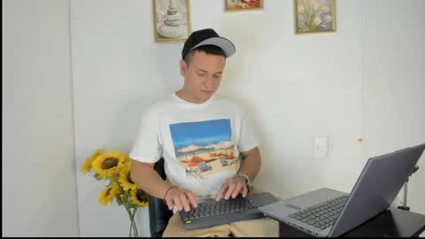 tomasstyl_ online show from June 2, 2026, 6:32 pm