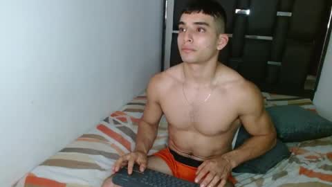 tomaz_18 online show from April 18, 2026, 12:03 am