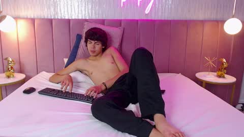 Tomm online show from December 1, 2024, 10:43 pm