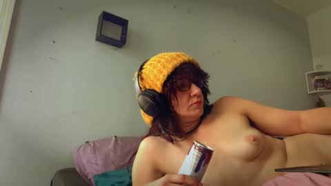Snapshot of tomboy_titties chatting on March 2, 2026, 9:21 pm tomboy_titties online show from March 2, 2026, 9:21 pm