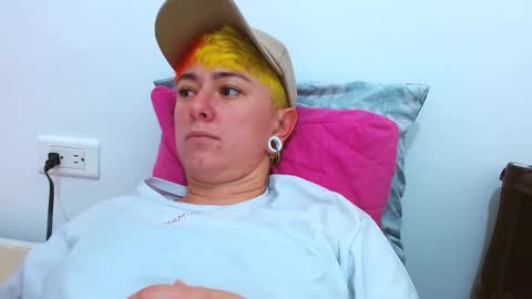 Snapshot of tomboyblue chatting on December 18, 2025, 8:37 pm Blue online show from December 18, 2025, 8:37 pm