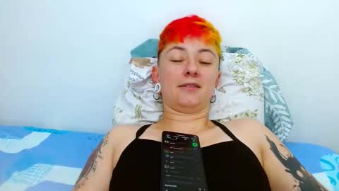 Snapshot of tomboyblue chatting on January 8, 2026, 7:05 pm Blue online show from January 8, 2026, 7:05 pm