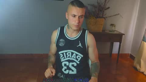 Snapshot of tomdavisxl chatting on May 3, 2026, 9:54 pm tomDavisXl online show from May 3, 2026, 9:54 pm