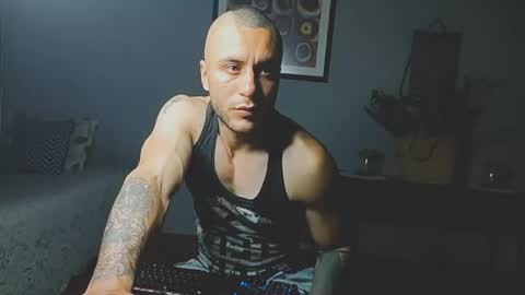 Snapshot of tomdavisxl chatting on May 17, 2026, 3:26 am tomDavisXl online show from May 17, 2026, 3:26 am