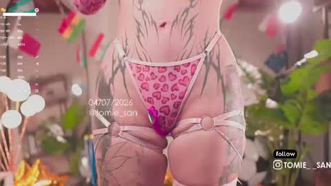 Snapshot of tomie_san chatting on July 5, 2026, 10:55 am Tomie online show from July 5, 2026, 10:55 am