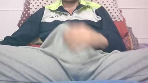 tommaso9046 online show from January 18, 2025, 5:04 pm