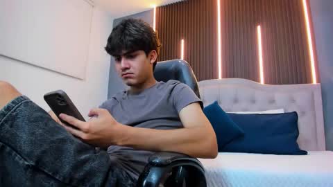 Tommy  online show from December 17, 2025, 3:23 am