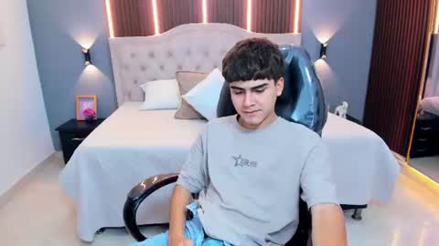 Snapshot of tommy18__ chatting on June 25, 2026, 5:12 am Tommy online show from June 25, 2026, 5:12 am