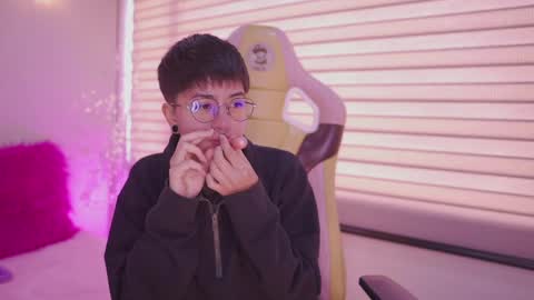 Blue  online show from April 20, 2026, 12:19 pm