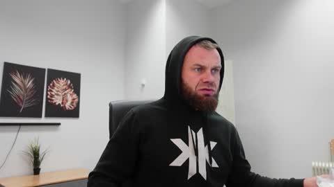  tommy burnzzz  online show from November 29, 2025, 7:11 am