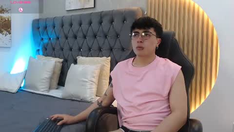 Snapshot of tommy_claks chatting on June 17, 2026, 9:05 pm Tommy online show from June 17, 2026, 9:05 pm