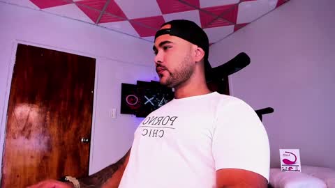 Snapshot of tommy_sccott chatting on December 9, 2024, 5:29 am tommy_sccott online show from December 9, 2024, 5:29 am