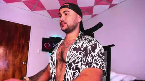 Snapshot of tommy_sccott chatting on December 15, 2024, 4:29 am tommy_sccott online show from December 15, 2024, 4:29 am