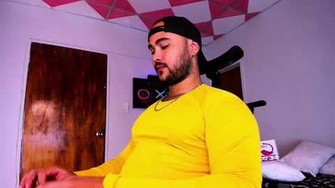 Snapshot of tommy_sccott chatting on December 23, 2024, 2:56 am tommy_sccott online show from December 23, 2024, 2:56 am