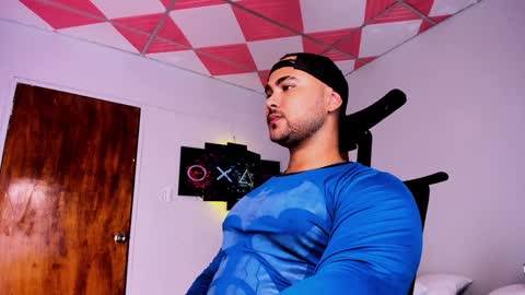 Snapshot of tommy_sccott chatting on January 24, 2025, 3:43 am tommy_sccott online show from January 24, 2025, 3:43 am