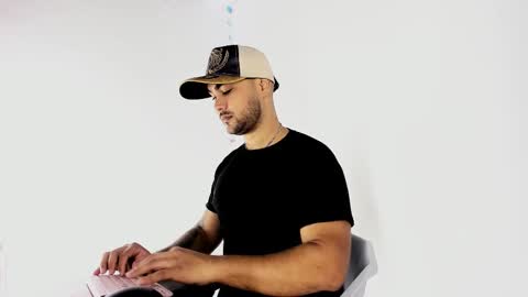 Snapshot of tommy_sccott chatting on September 9, 2025, 10:20 pm tommy_sccott online show from September 9, 2025, 10:20 pm