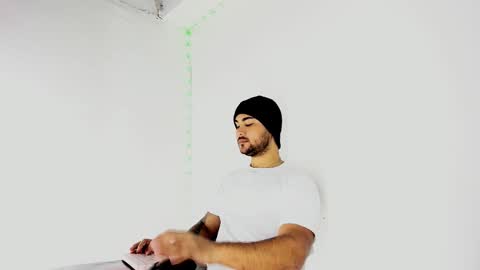 Snapshot of tommy_sccott chatting on September 18, 2025, 11:18 pm tommy_sccott online show from September 18, 2025, 11:18 pm