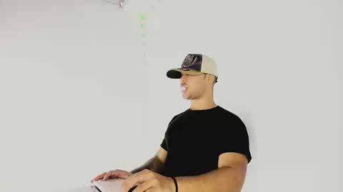 Snapshot of tommy_sccott chatting on September 24, 2025, 11:08 pm tommy_sccott online show from September 24, 2025, 11:08 pm