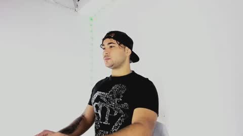 Snapshot of tommy_sccott chatting on September 26, 2025, 10:25 pm tommy_sccott online show from September 26, 2025, 10:25 pm