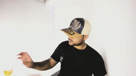 Snapshot of tommy_sccott chatting on October 5, 2025, 10:07 pm tommy_sccott online show from October 5, 2025, 10:07 pm