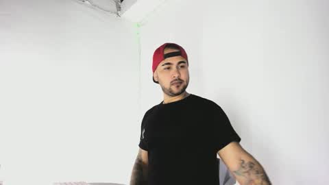 Snapshot of tommy_sccott chatting on October 14, 2025, 11:38 pm tommy_sccott online show from October 14, 2025, 11:38 pm