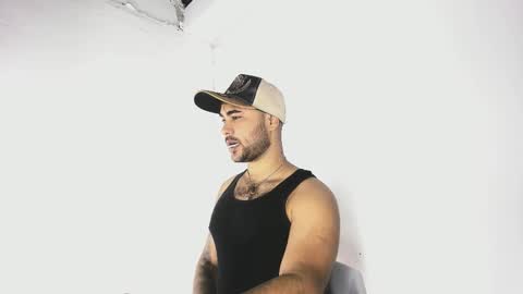 Snapshot of tommy_sccott chatting on October 15, 2025, 11:27 pm tommy_sccott online show from October 15, 2025, 11:27 pm