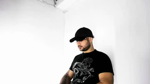 Snapshot of tommy_sccott chatting on October 18, 2025, 11:38 pm tommy_sccott online show from October 18, 2025, 11:38 pm