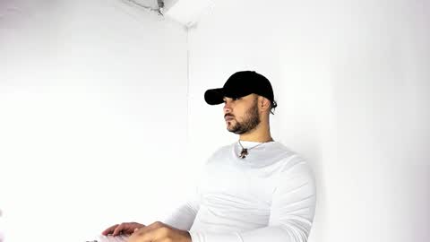 Snapshot of tommy_sccott chatting on October 19, 2025, 10:32 pm tommy_sccott online show from October 19, 2025, 10:32 pm