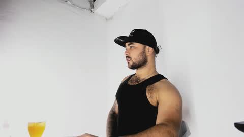 Snapshot of tommy_sccott chatting on October 25, 2025, 9:31 pm tommy_sccott online show from October 25, 2025, 9:31 pm