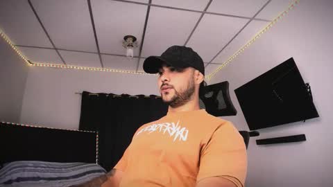 Snapshot of tommy_sccott chatting on February 5, 2026, 11:20 pm tommy_sccott online show from February 5, 2026, 11:20 pm